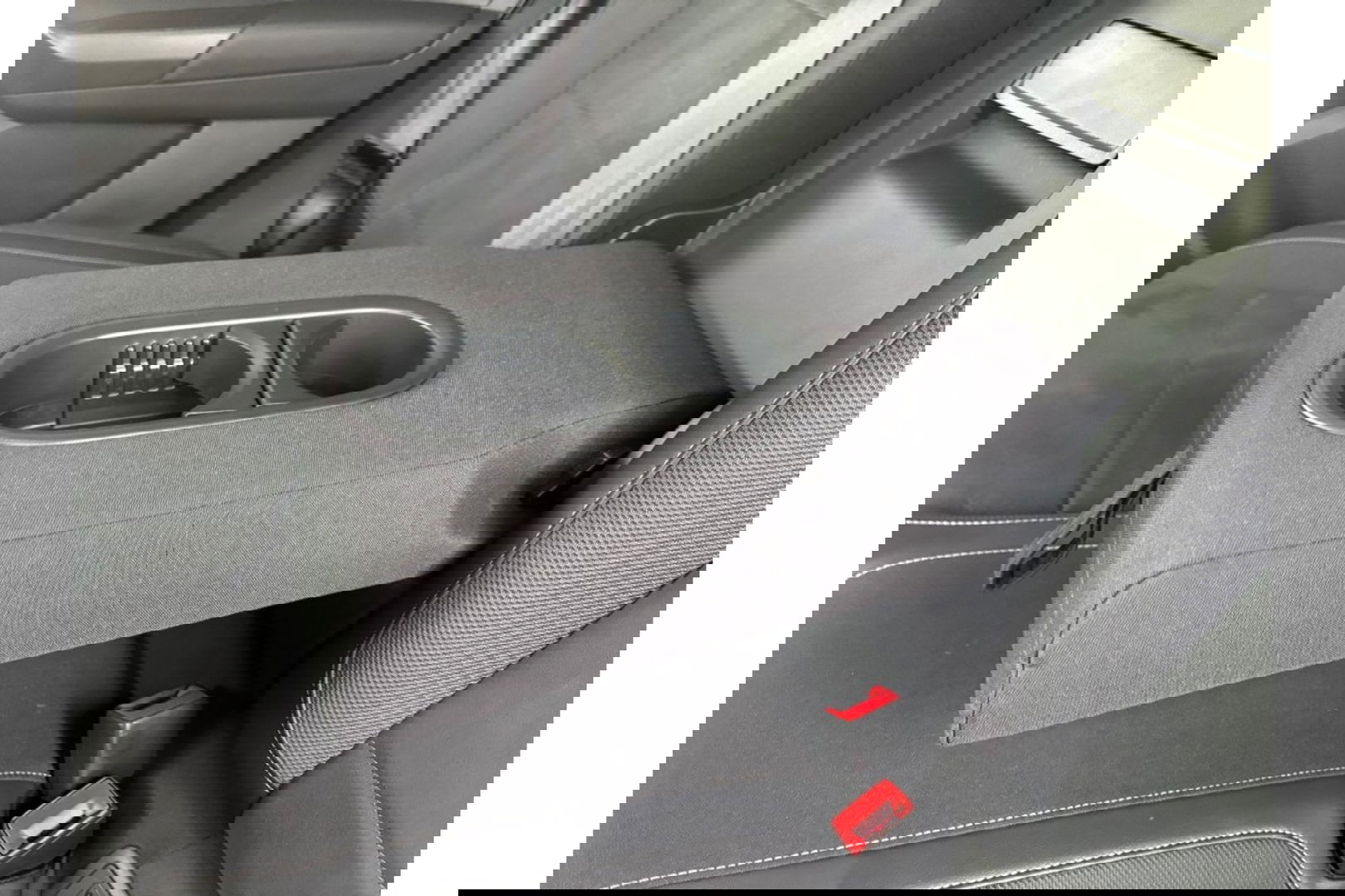 Volkswagen T-Roc 1.0 TSI LIFE EDITION AIRCO PDC CARPLAY STOELVW ALCANTARA.