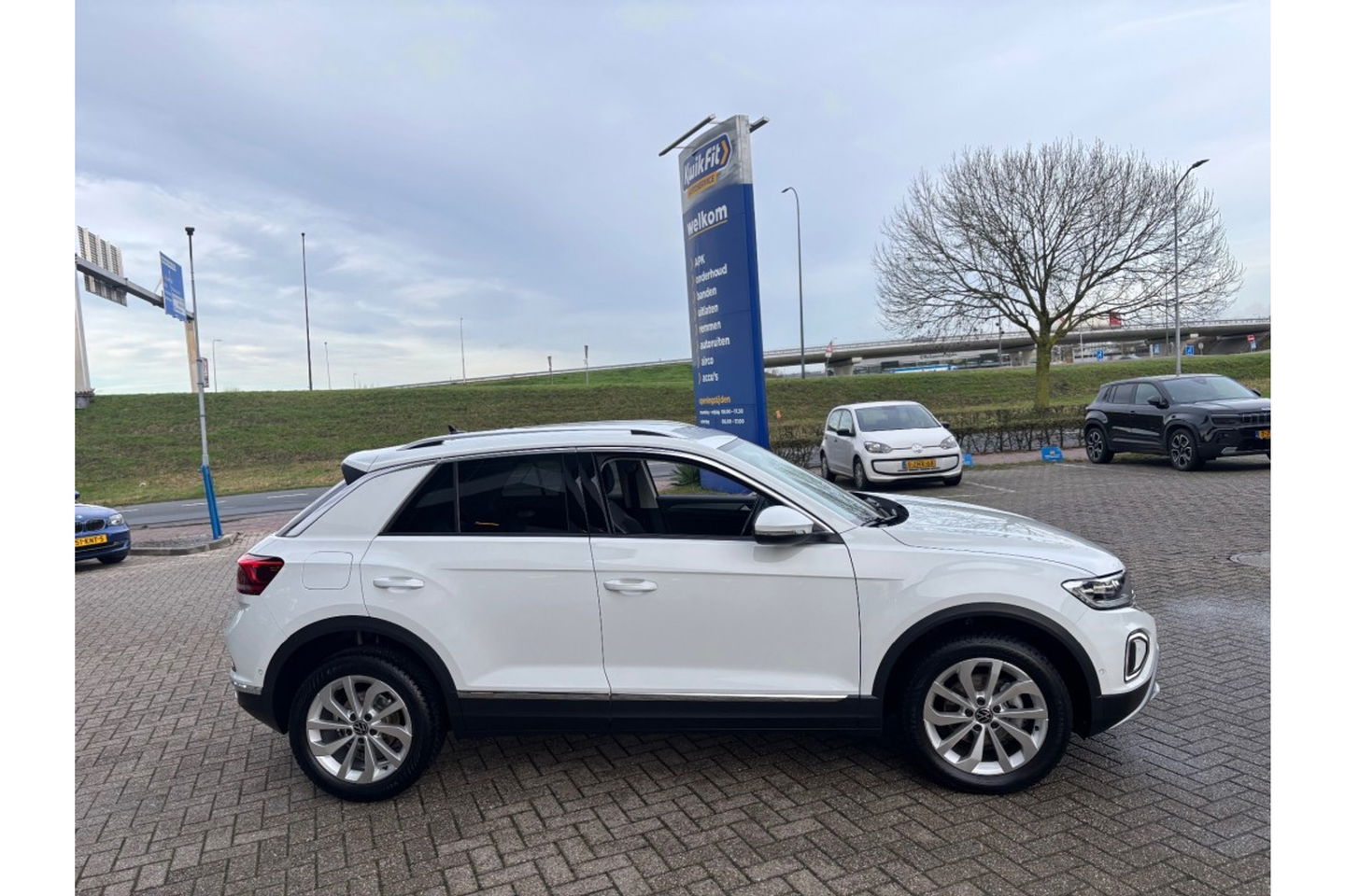Volkswagen T-Roc 1.0 TSI LIFE EDITION AIRCO PDC CARPLAY STOELVW ALCANTARA.