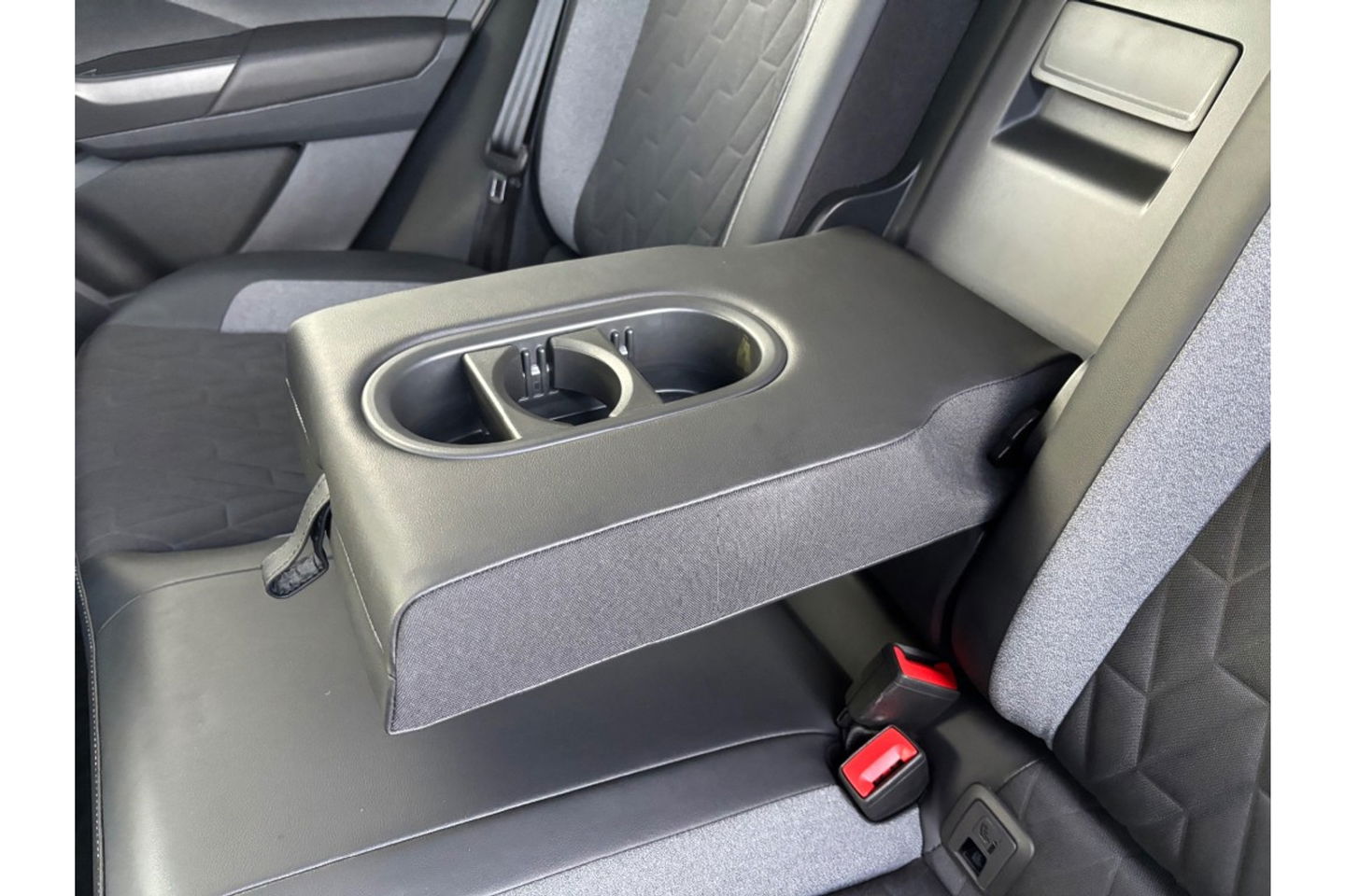 Volkswagen T-Roc 1.0 TSI GOAL EDITION AIRCO NAVI PDC STOELVW.