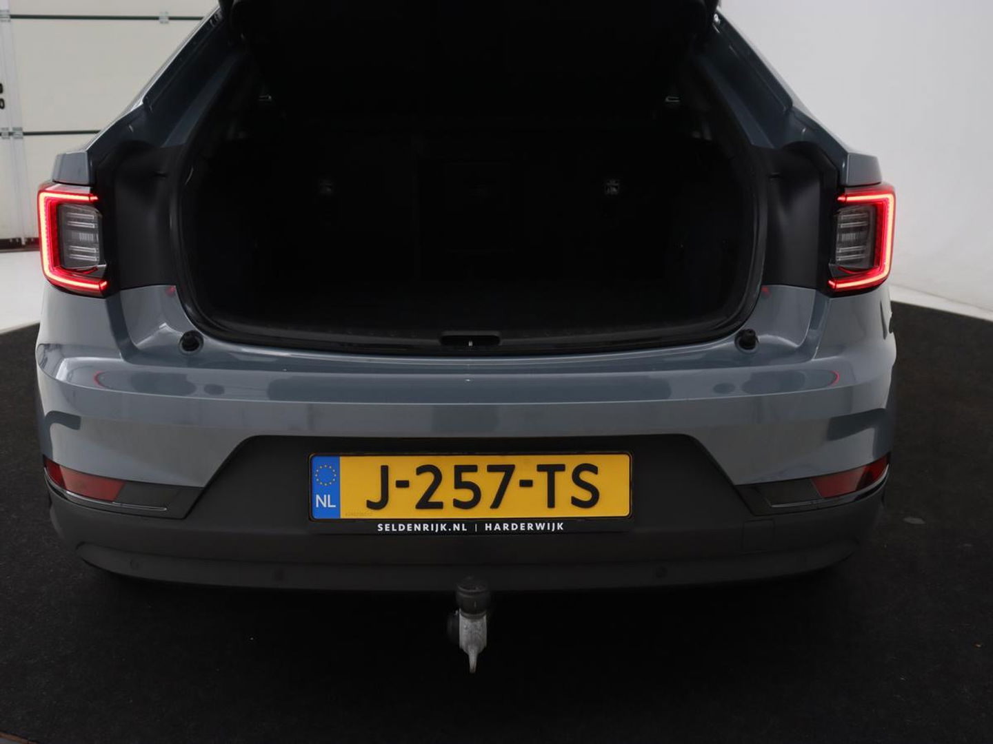Polestar 2 Long Range Dual Motor Launch Edition 78kWh | Panoramadak | Trekhaak | 360 Camera | Achterbankverwarming | Adaptive cruise | Carplay | Camera | Stoelverwarming | Keyless