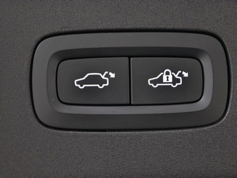 Polestar 2 Long Range Dual Motor Launch Edition 78kWh | Panoramadak | Trekhaak | 360 Camera | Achterbankverwarming | Adaptive cruise | Carplay | Camera | Stoelverwarming | Keyless