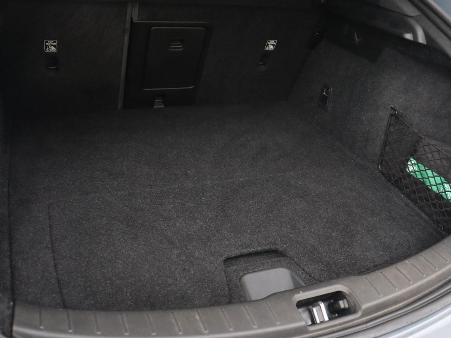 Polestar 2 Long Range Dual Motor Launch Edition 78kWh | Panoramadak | Trekhaak | 360 Camera | Achterbankverwarming | Adaptive cruise | Carplay | Camera | Stoelverwarming | Keyless