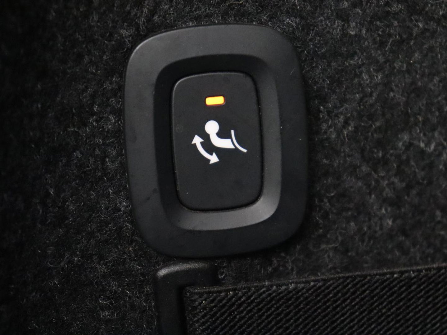 Polestar 2 Long Range Dual Motor Launch Edition 78kWh | Panoramadak | Trekhaak | 360 Camera | Achterbankverwarming | Adaptive cruise | Carplay | Camera | Stoelverwarming | Keyless