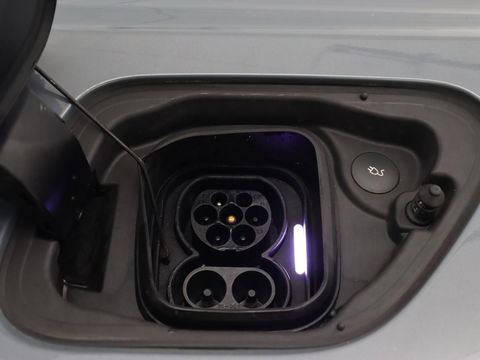 Polestar 2 Long Range Dual Motor Launch Edition 78kWh | Panoramadak | Trekhaak | 360 Camera | Achterbankverwarming | Adaptive cruise | Carplay | Camera | Stoelverwarming | Keyless