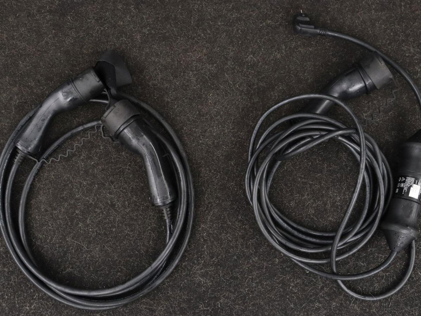 Polestar 2 Long Range Dual Motor Launch Edition 78kWh | Panoramadak | Trekhaak | 360 Camera | Achterbankverwarming | Adaptive cruise | Carplay | Camera | Stoelverwarming | Keyless