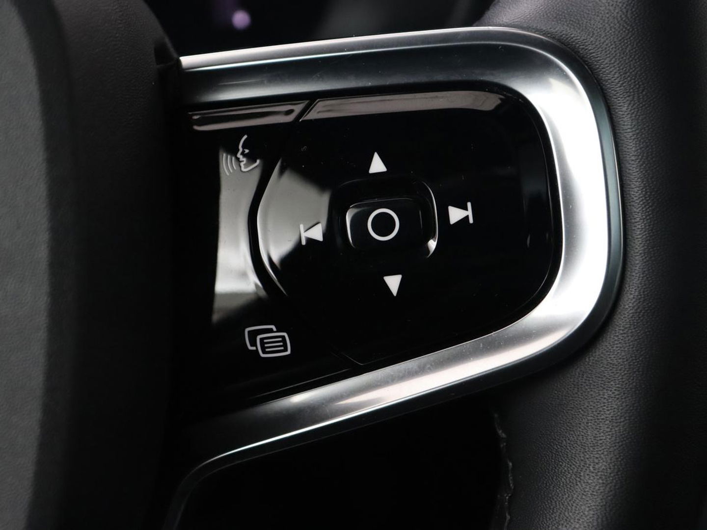 Polestar 2 Long Range Dual Motor Launch Edition 78kWh | Panoramadak | Trekhaak | 360 Camera | Achterbankverwarming | Adaptive cruise | Carplay | Camera | Stoelverwarming | Keyless