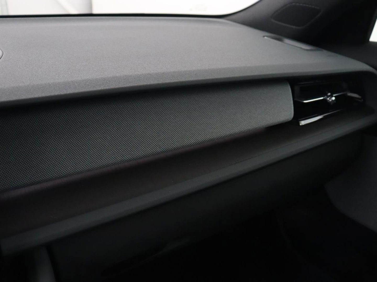 Polestar 2 Long Range Dual Motor Launch Edition 78kWh | Panoramadak | Trekhaak | 360 Camera | Achterbankverwarming | Adaptive cruise | Carplay | Camera | Stoelverwarming | Keyless