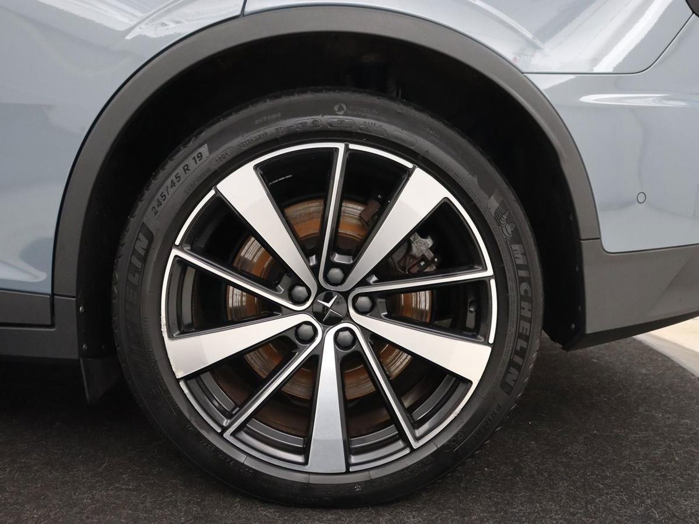 Polestar 2 Long Range Dual Motor Launch Edition 78kWh | Panoramadak | Trekhaak | 360 Camera | Achterbankverwarming | Adaptive cruise | Carplay | Camera | Stoelverwarming | Keyless