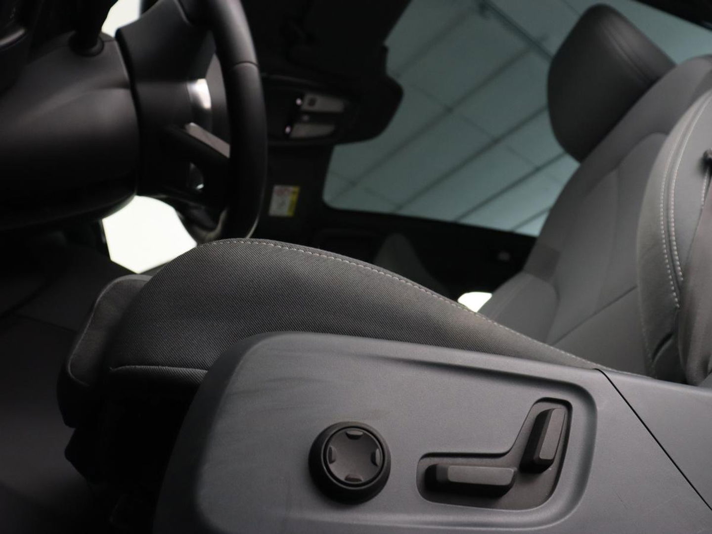 Polestar 2 Long Range Dual Motor Launch Edition 78kWh | Panoramadak | Trekhaak | 360 Camera | Achterbankverwarming | Adaptive cruise | Carplay | Camera | Stoelverwarming | Keyless