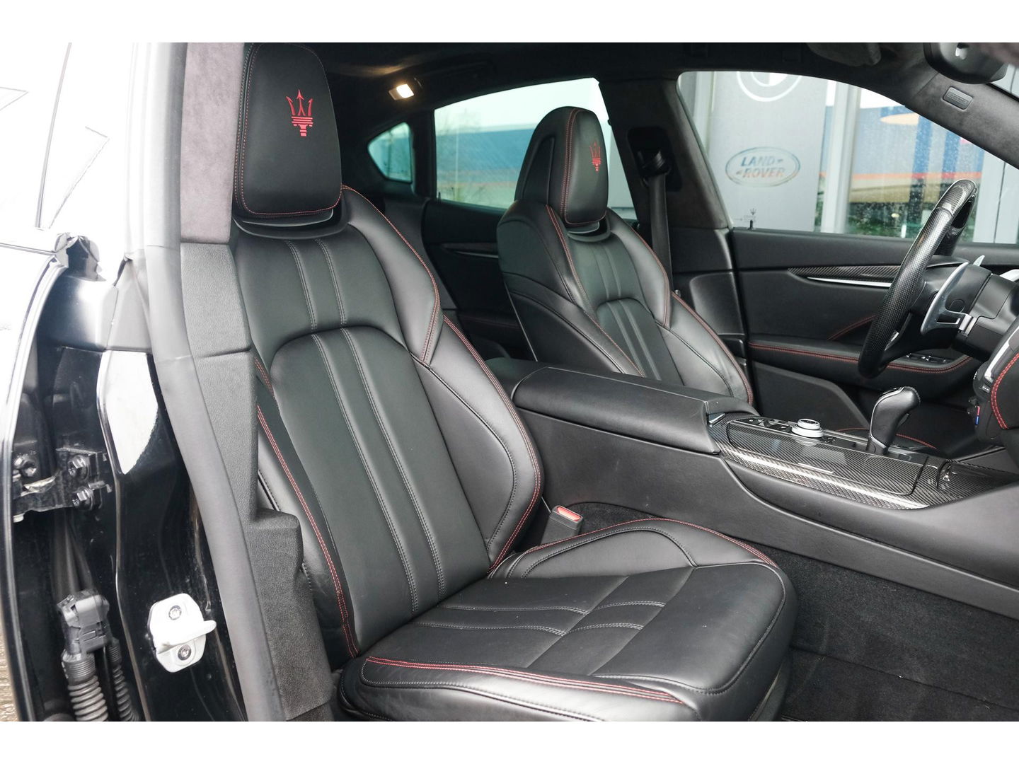 Maserati Levante Gransport 3.0 V6 D 275pk Panoramadak Schaalstoelen VOL!!! Carbon pakket NLauto 21" LMV Stoelkoeling Luchtvering
