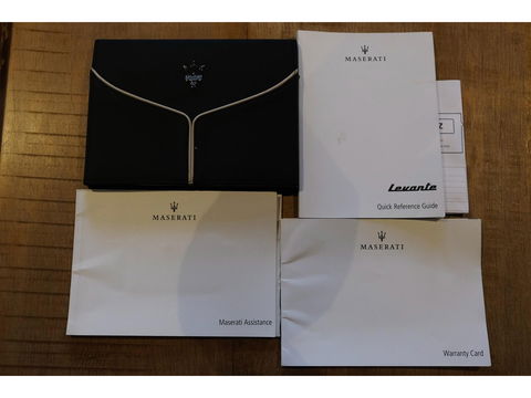 Maserati Levante Gransport 3.0 V6 D 275pk Panoramadak Schaalstoelen VOL!!! Carbon pakket NLauto 21" LMV Stoelkoeling Luchtvering