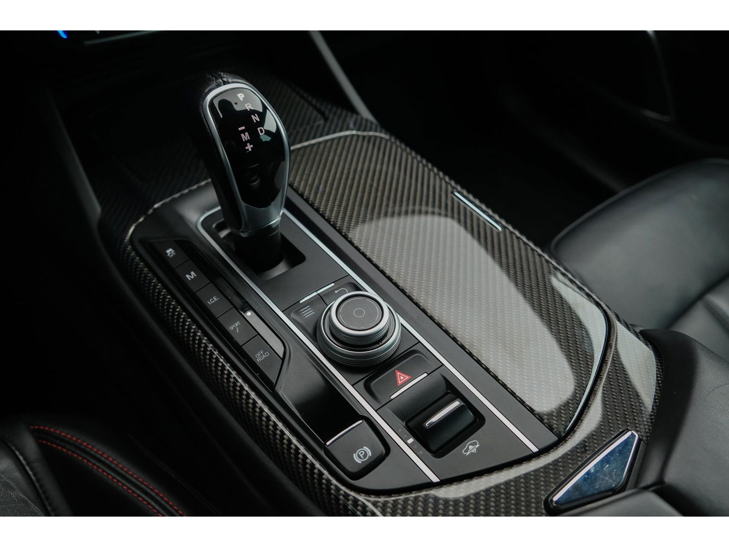 Maserati Levante Gransport 3.0 V6 D 275pk Panoramadak Schaalstoelen VOL!!! Carbon pakket NLauto 21" LMV Stoelkoeling Luchtvering