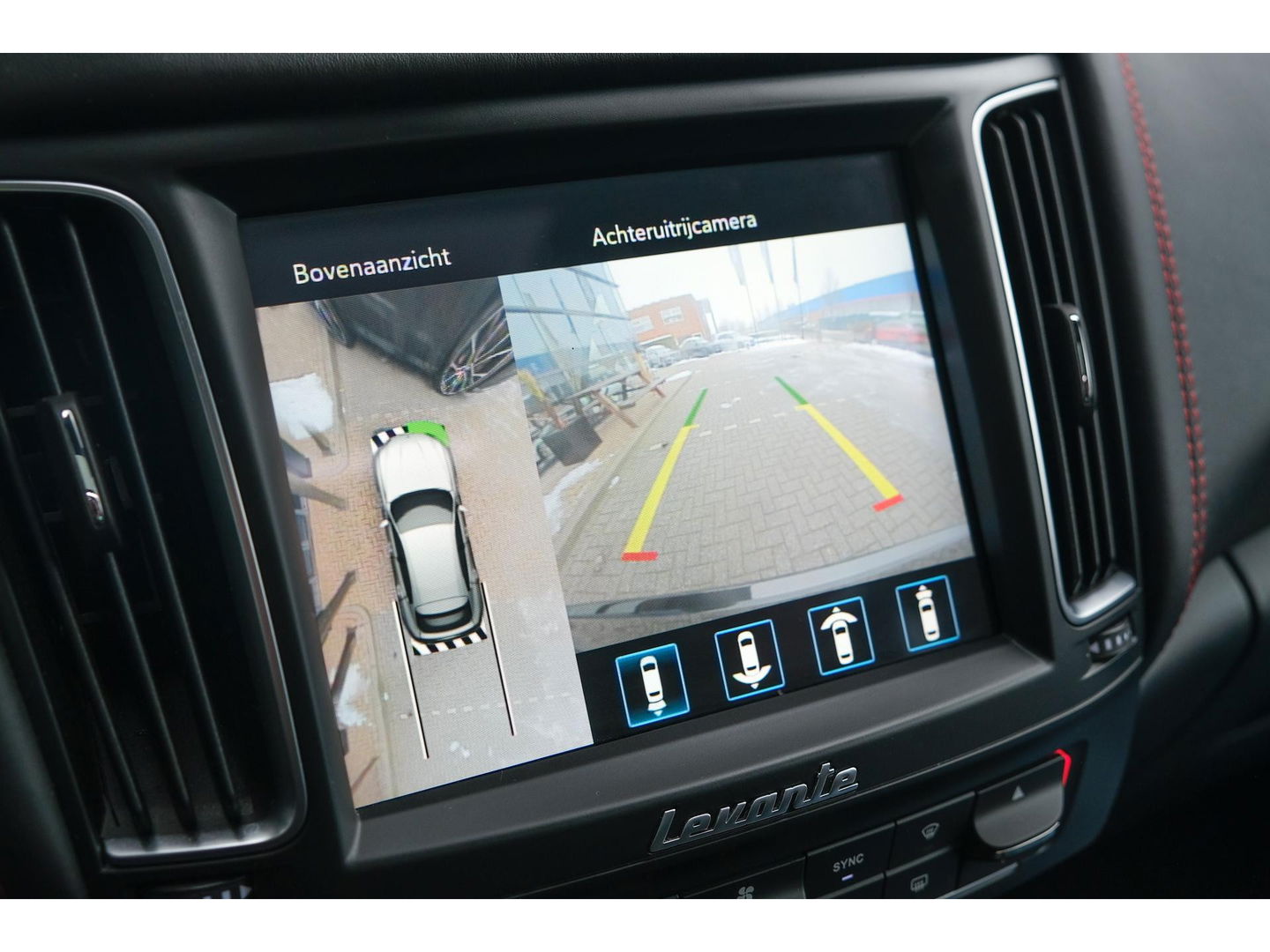 Maserati Levante Gransport 3.0 V6 D 275pk Panoramadak Schaalstoelen VOL!!! Carbon pakket NLauto 21" LMV Stoelkoeling Luchtvering