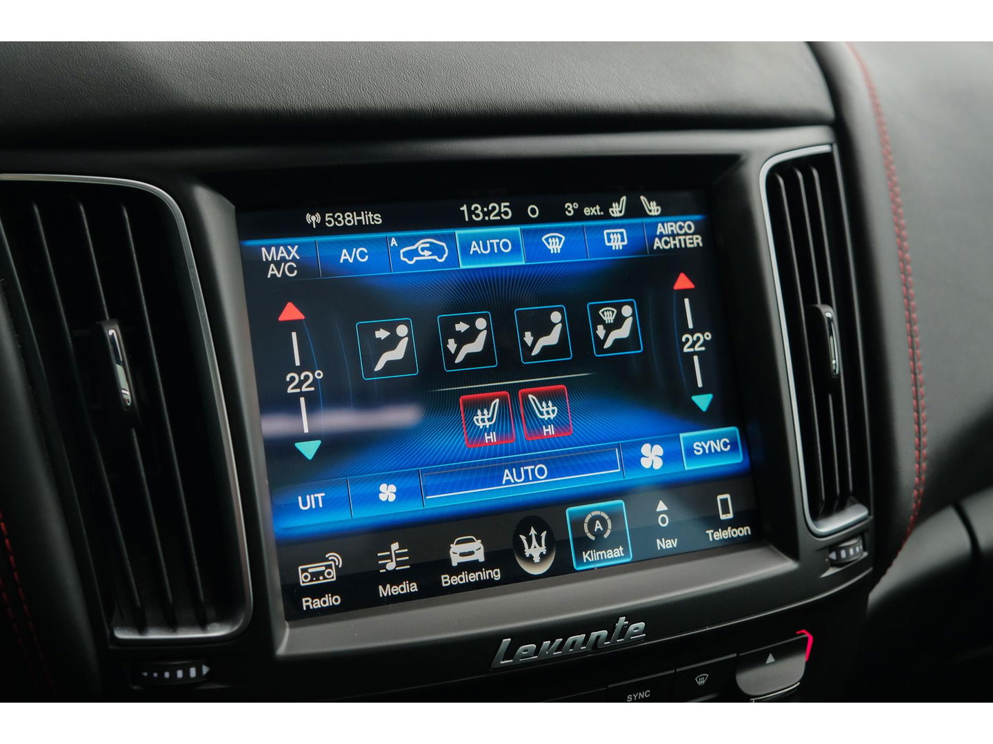 Maserati Levante Gransport 3.0 V6 D 275pk Panoramadak Schaalstoelen VOL!!! Carbon pakket NLauto 21" LMV Stoelkoeling Luchtvering