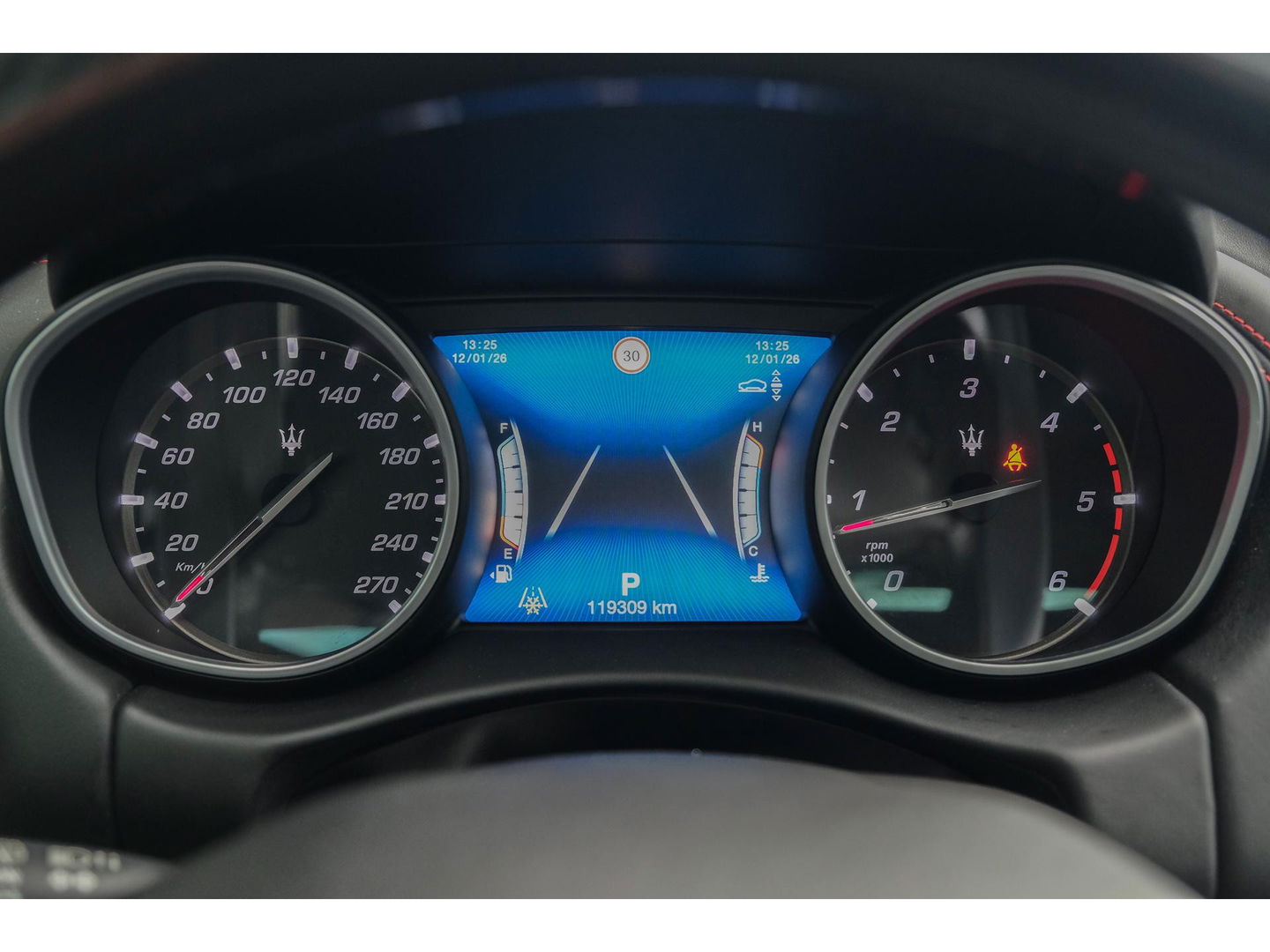 Maserati Levante Gransport 3.0 V6 D 275pk Panoramadak Schaalstoelen VOL!!! Carbon pakket NLauto 21" LMV Stoelkoeling Luchtvering