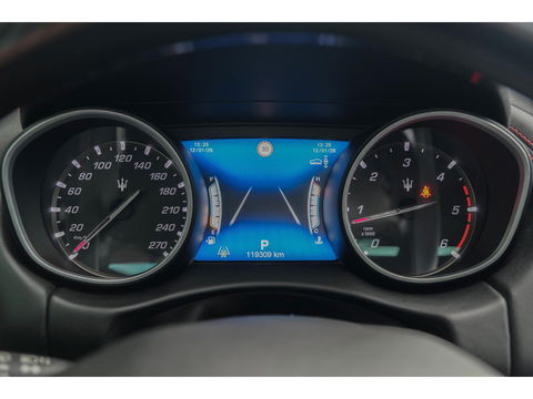 Maserati Levante Gransport 3.0 V6 D 275pk Panoramadak Schaalstoelen VOL!!! Carbon pakket NLauto 21" LMV Stoelkoeling Luchtvering