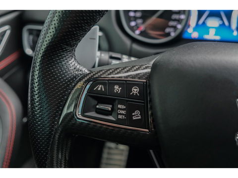 Maserati Levante Gransport 3.0 V6 D 275pk Panoramadak Schaalstoelen VOL!!! Carbon pakket NLauto 21" LMV Stoelkoeling Luchtvering