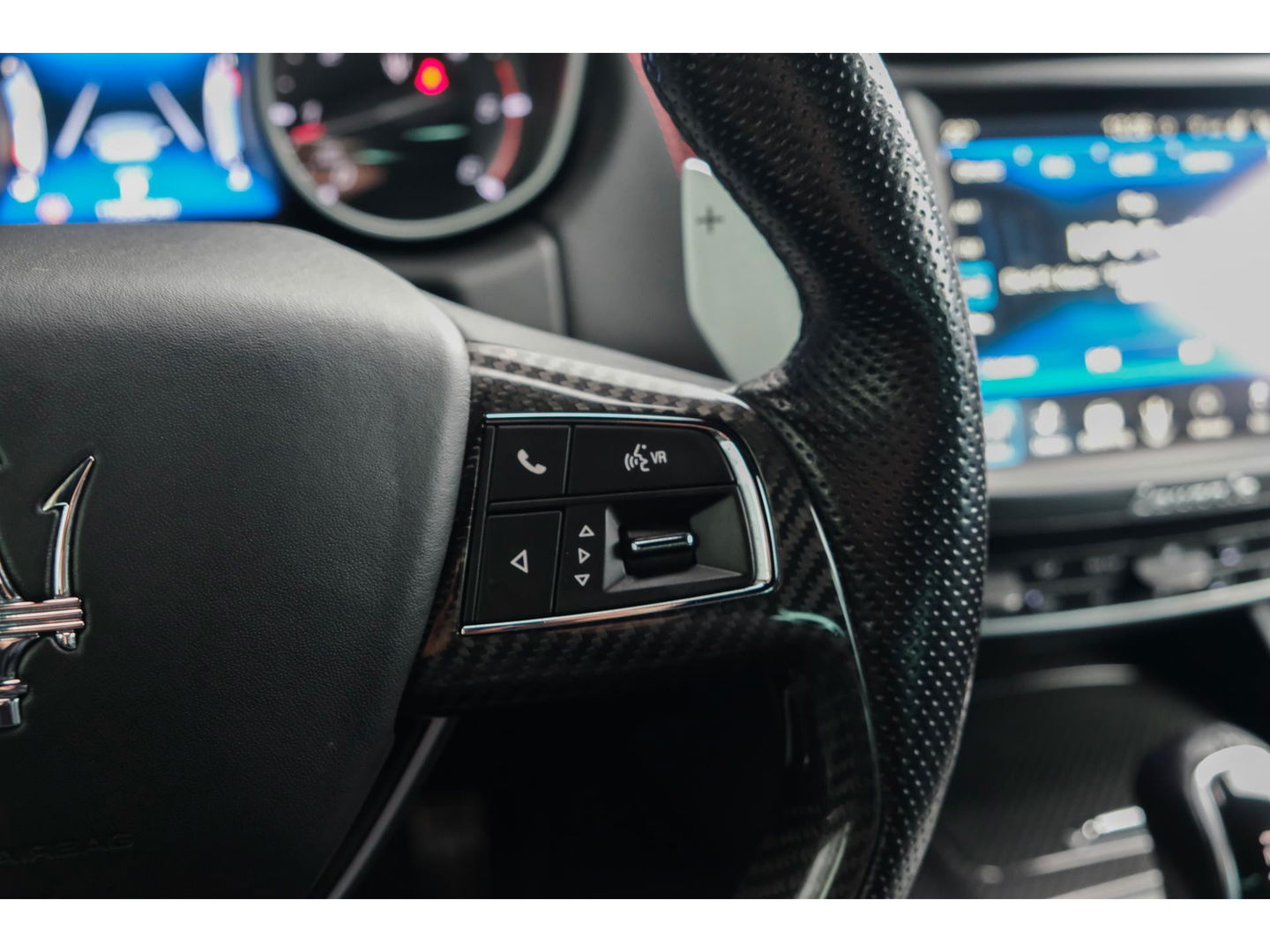 Maserati Levante Gransport 3.0 V6 D 275pk Panoramadak Schaalstoelen VOL!!! Carbon pakket NLauto 21" LMV Stoelkoeling Luchtvering