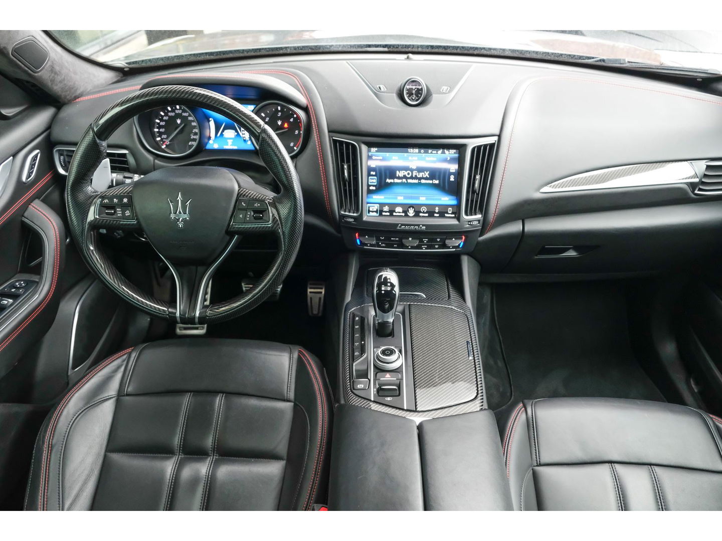 Maserati Levante Gransport 3.0 V6 D 275pk Panoramadak Schaalstoelen VOL!!! Carbon pakket NLauto 21" LMV Stoelkoeling Luchtvering