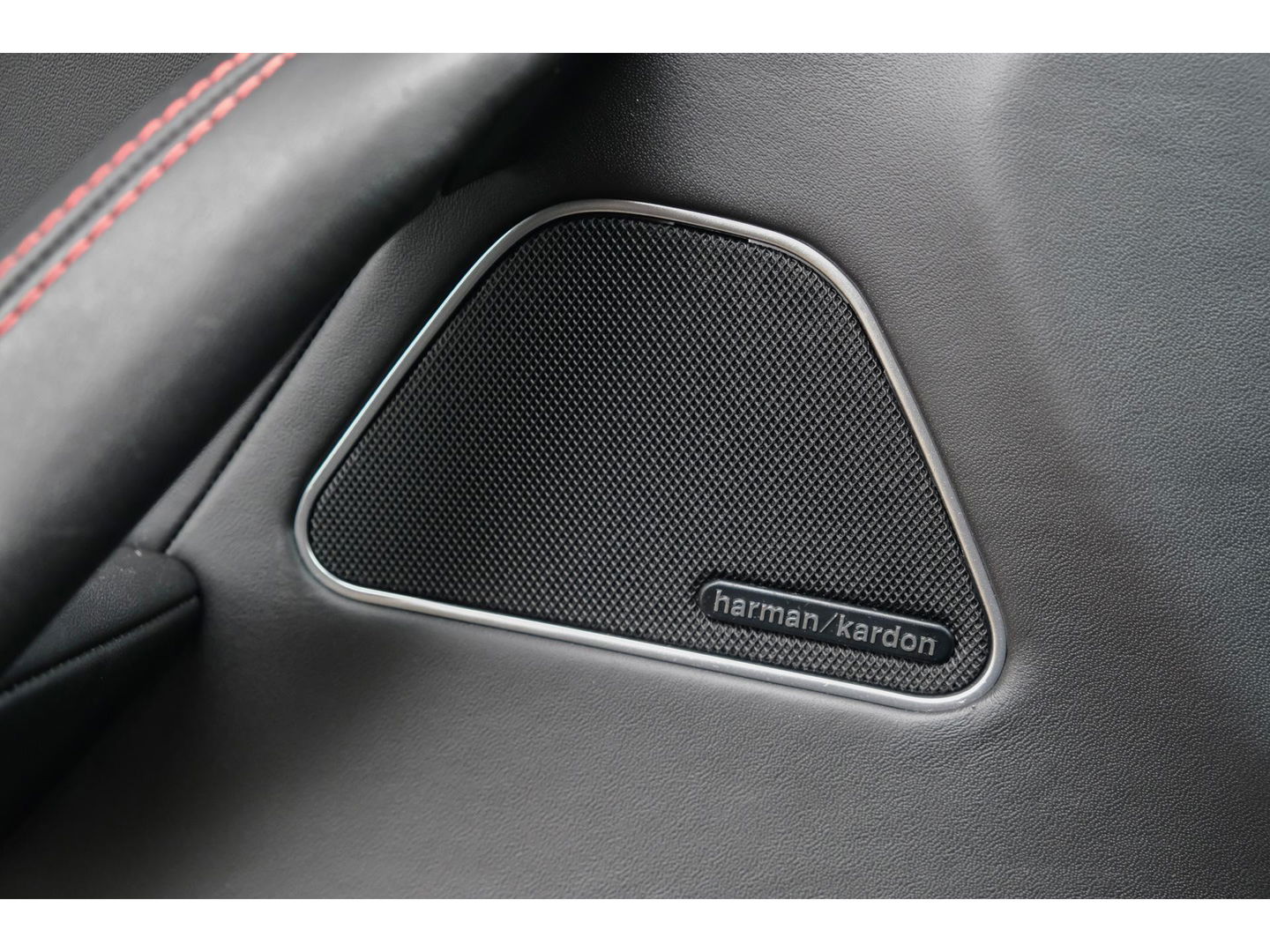 Maserati Levante Gransport 3.0 V6 D 275pk Panoramadak Schaalstoelen VOL!!! Carbon pakket NLauto 21" LMV Stoelkoeling Luchtvering