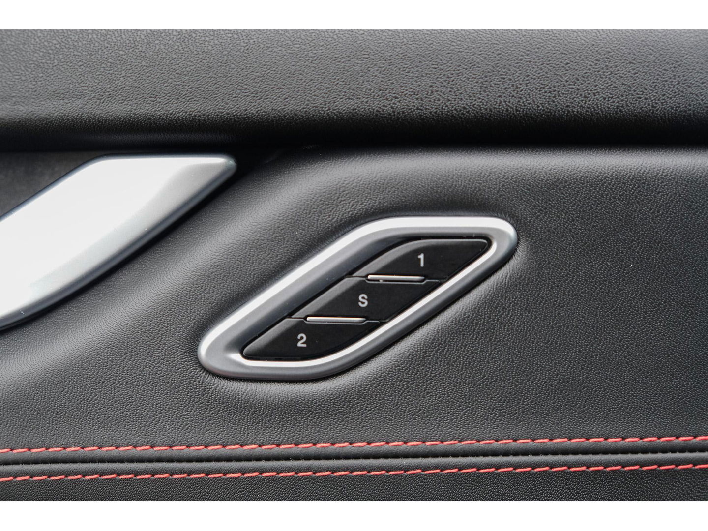 Maserati Levante Gransport 3.0 V6 D 275pk Panoramadak Schaalstoelen VOL!!! Carbon pakket NLauto 21" LMV Stoelkoeling Luchtvering