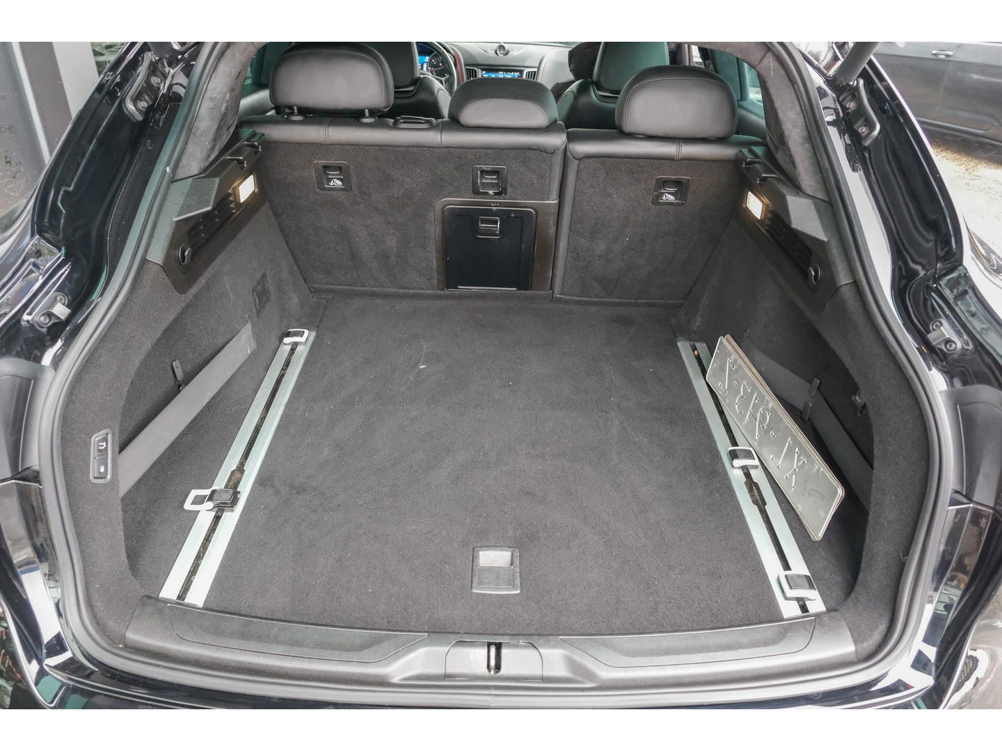 Maserati Levante Gransport 3.0 V6 D 275pk Panoramadak Schaalstoelen VOL!!! Carbon pakket NLauto 21" LMV Stoelkoeling Luchtvering