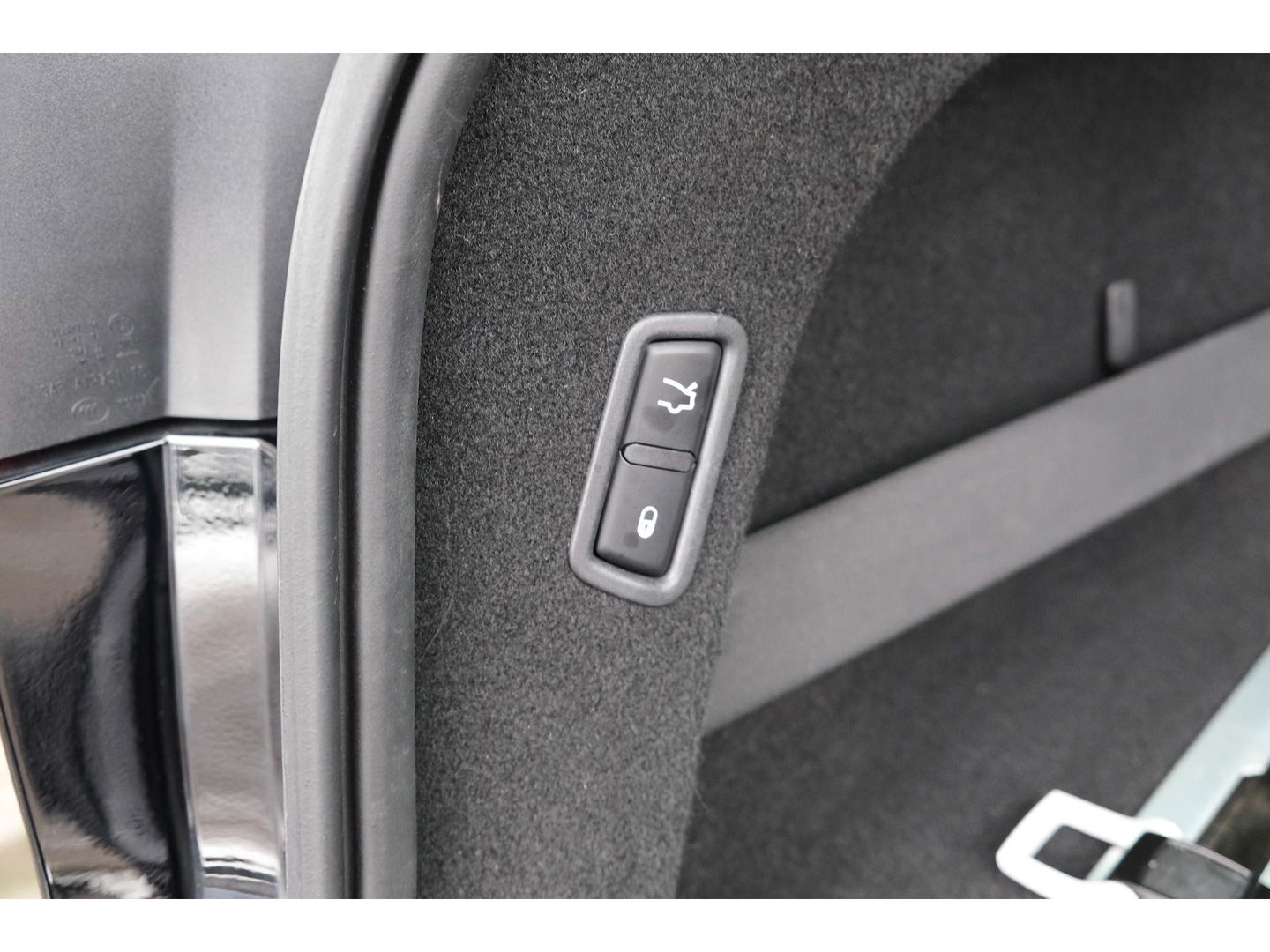 Maserati Levante Gransport 3.0 V6 D 275pk Panoramadak Schaalstoelen VOL!!! Carbon pakket NLauto 21" LMV Stoelkoeling Luchtvering