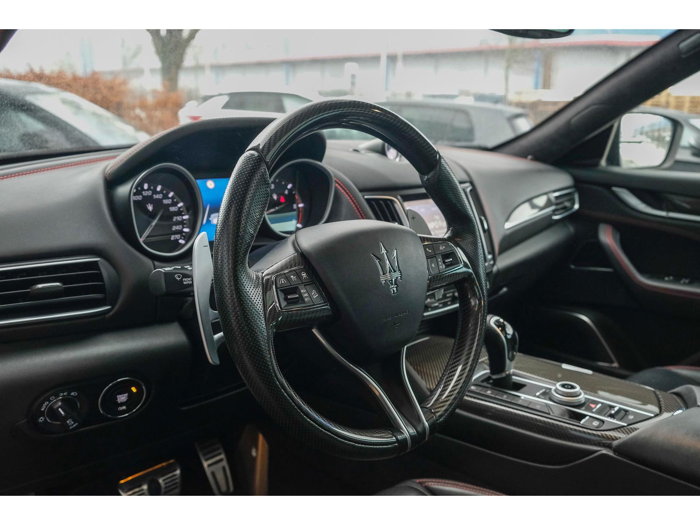 Maserati Levante Gransport 3.0 V6 D 275pk Panoramadak Schaalstoelen VOL!!! Carbon pakket NLauto 21" LMV Stoelkoeling Luchtvering