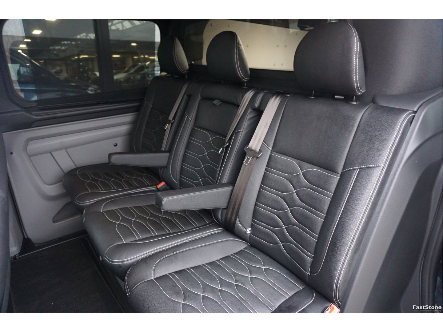 Ford Transit Custom 320L 2.5 PHEV Hybride 233PK DC Black Platinum PRIJS INCL. BPM !! Navi, 360° Cam, 17" LM, LED, Leder Interieur!! NR. HYB005