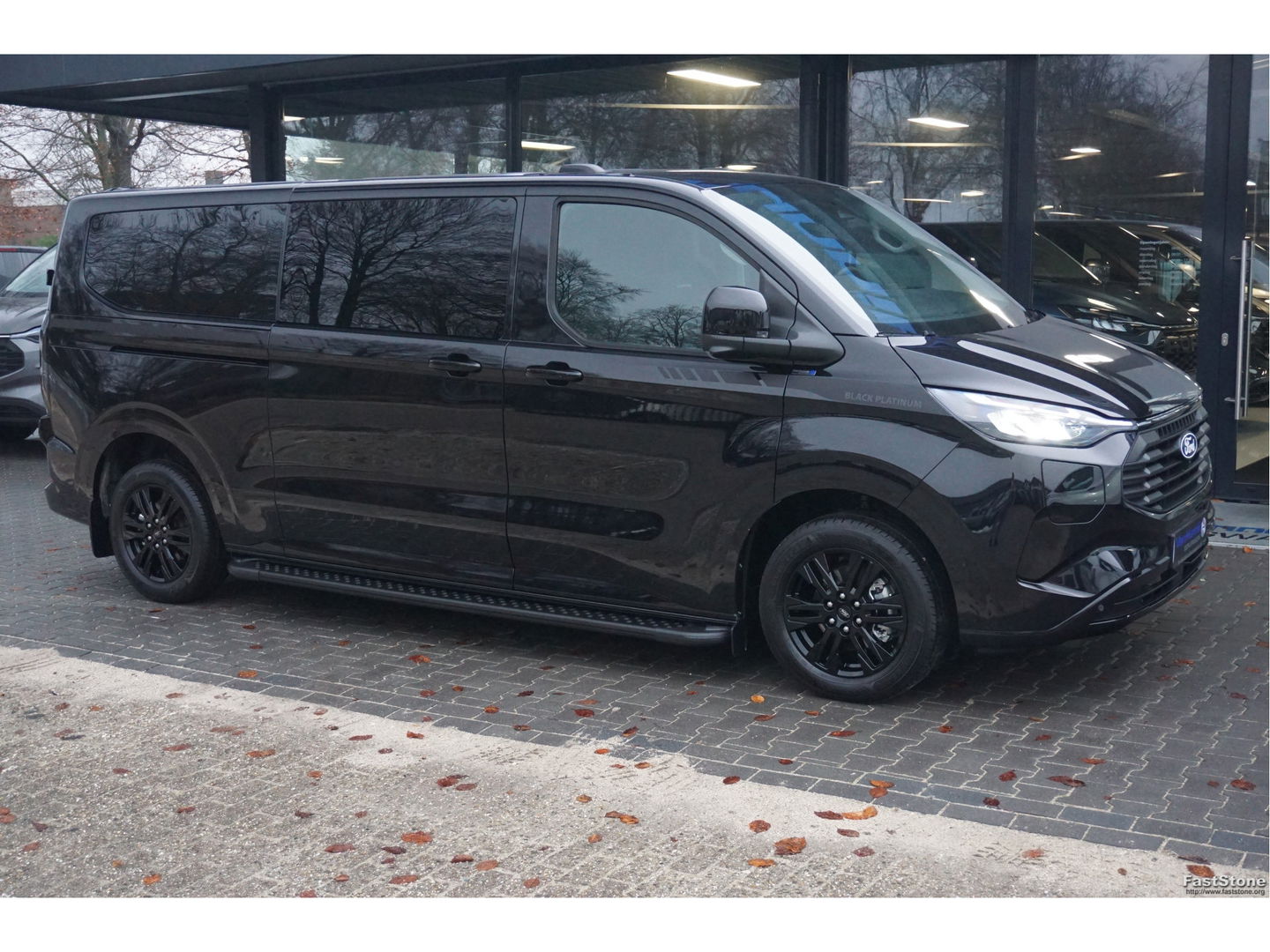 Ford Transit Custom 320L 2.5 PHEV Hybride 233PK DC Black Platinum PRIJS INCL. BPM !! Navi, 360° Cam, 17" LM, LED, Leder Interieur!! NR. HYB005