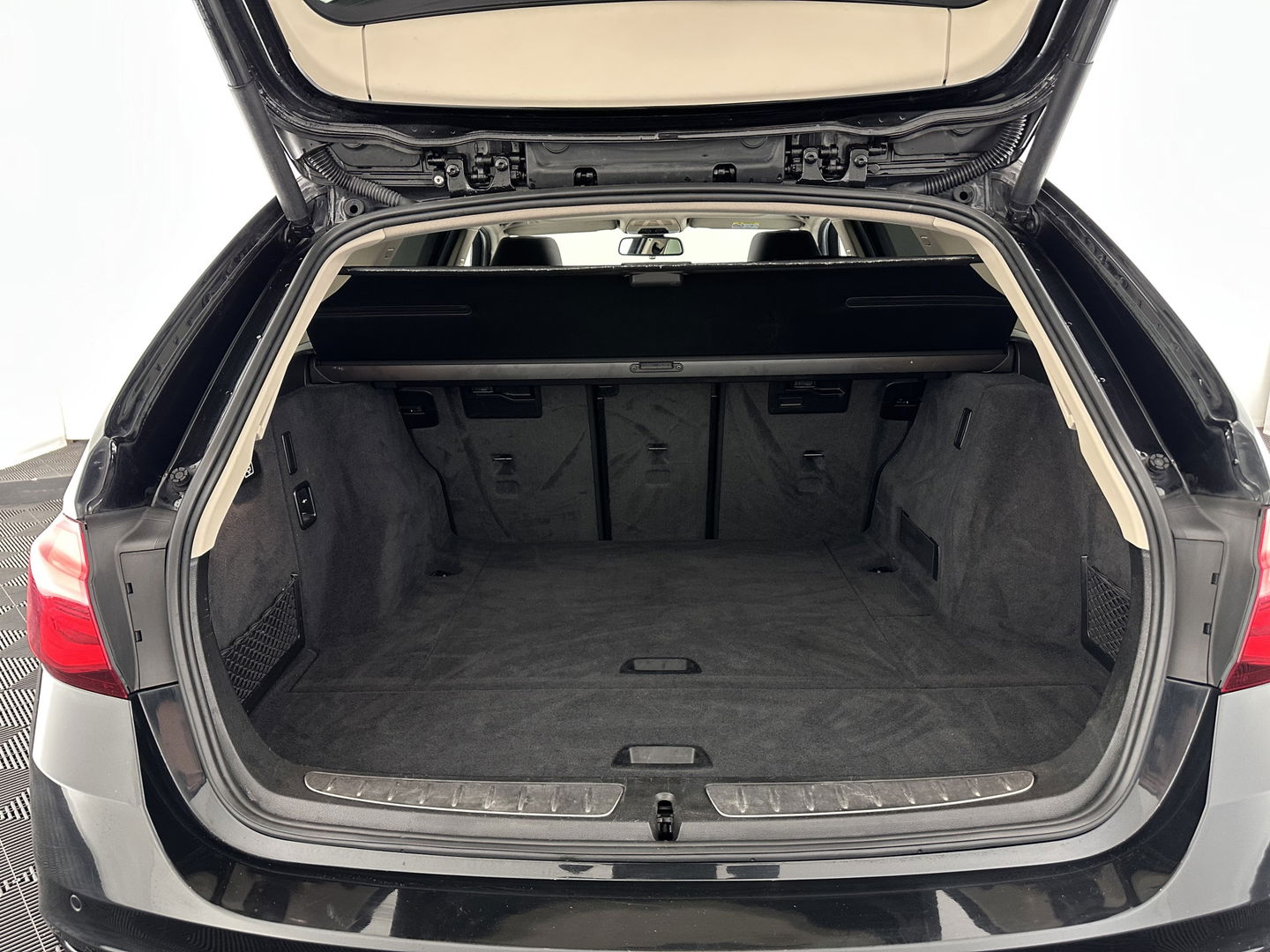 BMW 3 Serie Touring 320d EDE Executive Aut. *PANO | LEATHER | FULL-LED | DIGI-COCKPIT | HEATED-SPORTSEATS | NAVI-FULLMAP | PRIVACY-GLASS | ECC | KEYLESS | LANE-ASSIST | PDC | CRUISE | TOWBAR | 18''ALU*