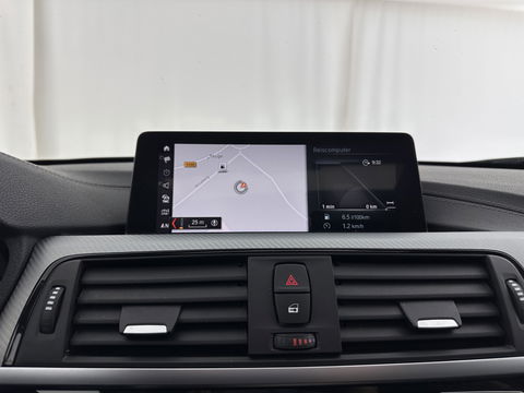 BMW 3 Serie Touring 320d EDE Executive Aut. *PANO | LEATHER | FULL-LED | DIGI-COCKPIT | HEATED-SPORTSEATS | NAVI-FULLMAP | PRIVACY-GLASS | ECC | KEYLESS | LANE-ASSIST | PDC | CRUISE | TOWBAR | 18''ALU*