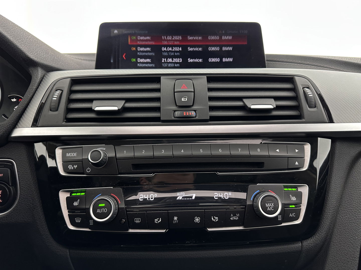 BMW 3 Serie Touring 320d EDE Executive Aut. *PANO | LEATHER | FULL-LED | DIGI-COCKPIT | HEATED-SPORTSEATS | NAVI-FULLMAP | PRIVACY-GLASS | ECC | KEYLESS | LANE-ASSIST | PDC | CRUISE | TOWBAR | 18''ALU*