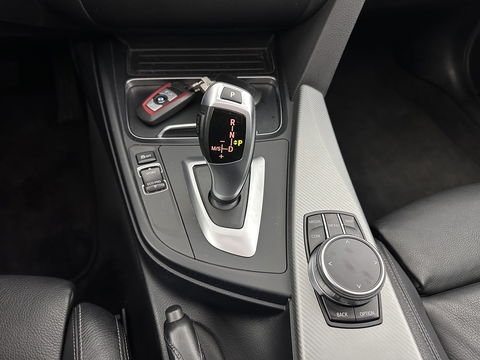 BMW 3 Serie Touring 320d EDE Executive Aut. *PANO | LEATHER | FULL-LED | DIGI-COCKPIT | HEATED-SPORTSEATS | NAVI-FULLMAP | PRIVACY-GLASS | ECC | KEYLESS | LANE-ASSIST | PDC | CRUISE | TOWBAR | 18''ALU*