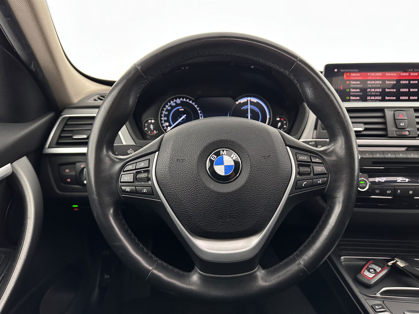 BMW 3 Serie Touring 320d EDE Executive Aut. *PANO | LEATHER | FULL-LED | DIGI-COCKPIT | HEATED-SPORTSEATS | NAVI-FULLMAP | PRIVACY-GLASS | ECC | KEYLESS | LANE-ASSIST | PDC | CRUISE | TOWBAR | 18''ALU*