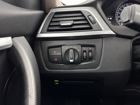 BMW 3 Serie Touring 320d EDE Executive Aut. *PANO | LEATHER | FULL-LED | DIGI-COCKPIT | HEATED-SPORTSEATS | NAVI-FULLMAP | PRIVACY-GLASS | ECC | KEYLESS | LANE-ASSIST | PDC | CRUISE | TOWBAR | 18''ALU*