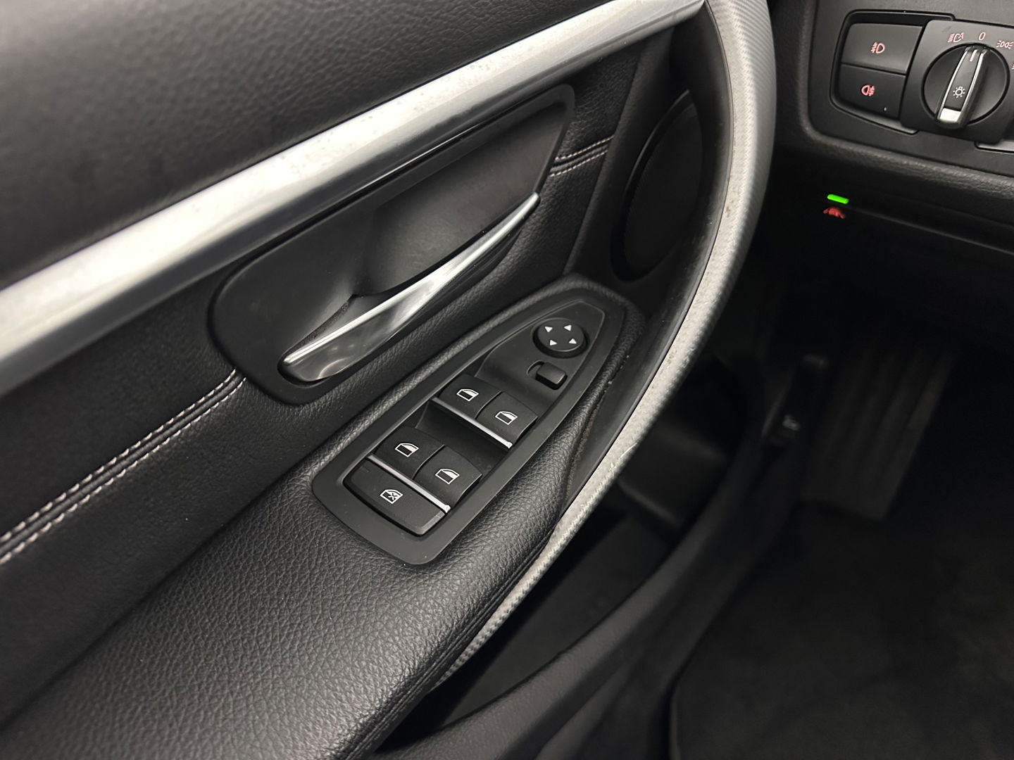 BMW 3 Serie Touring 320d EDE Executive Aut. *PANO | LEATHER | FULL-LED | DIGI-COCKPIT | HEATED-SPORTSEATS | NAVI-FULLMAP | PRIVACY-GLASS | ECC | KEYLESS | LANE-ASSIST | PDC | CRUISE | TOWBAR | 18''ALU*