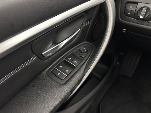 BMW 3 Serie Touring 320d EDE Executive Aut. *PANO | LEATHER | FULL-LED | DIGI-COCKPIT | HEATED-SPORTSEATS | NAVI-FULLMAP | PRIVACY-GLASS | ECC | KEYLESS | LANE-ASSIST | PDC | CRUISE | TOWBAR | 18''ALU*