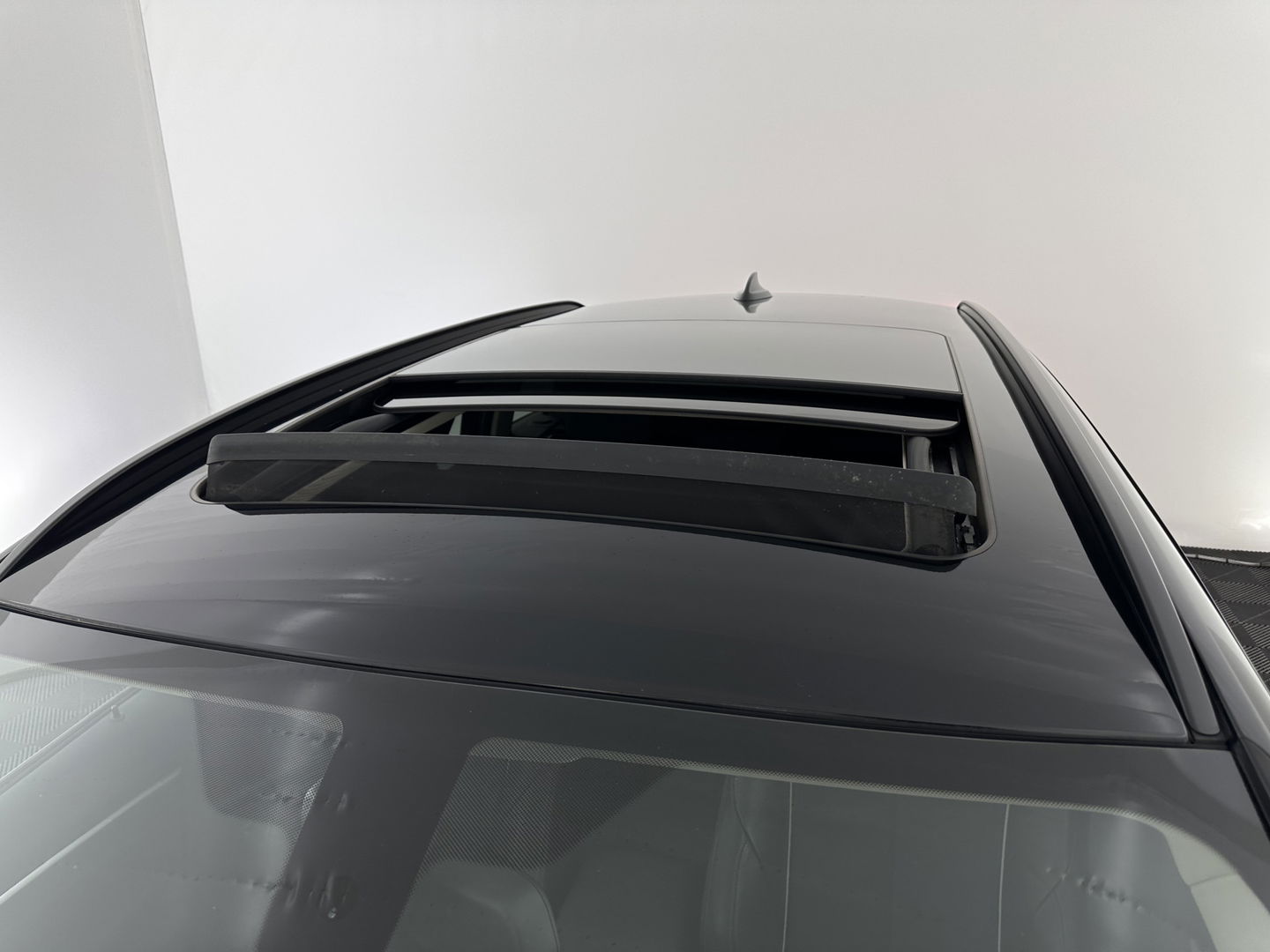 BMW 3 Serie Touring 320d EDE Executive Aut. *PANO | LEATHER | FULL-LED | DIGI-COCKPIT | HEATED-SPORTSEATS | NAVI-FULLMAP | PRIVACY-GLASS | ECC | KEYLESS | LANE-ASSIST | PDC | CRUISE | TOWBAR | 18''ALU*