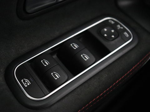 Mercedes-Benz A-Klasse 250e AMG Limited | Carplay | Stoelverwarming | Leder/Alcantara | Widescreen | Sfeerverlichting | Navigatie | Camera | Full LED | Park Assist | PHEV | Plug In