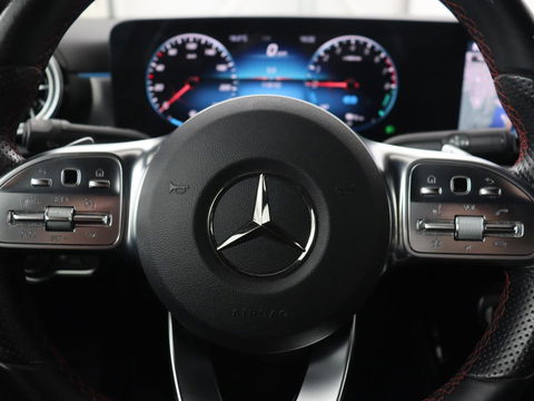 Mercedes-Benz A-Klasse 250e AMG Limited | Carplay | Stoelverwarming | Leder/Alcantara | Widescreen | Sfeerverlichting | Navigatie | Camera | Full LED | Park Assist | PHEV | Plug In