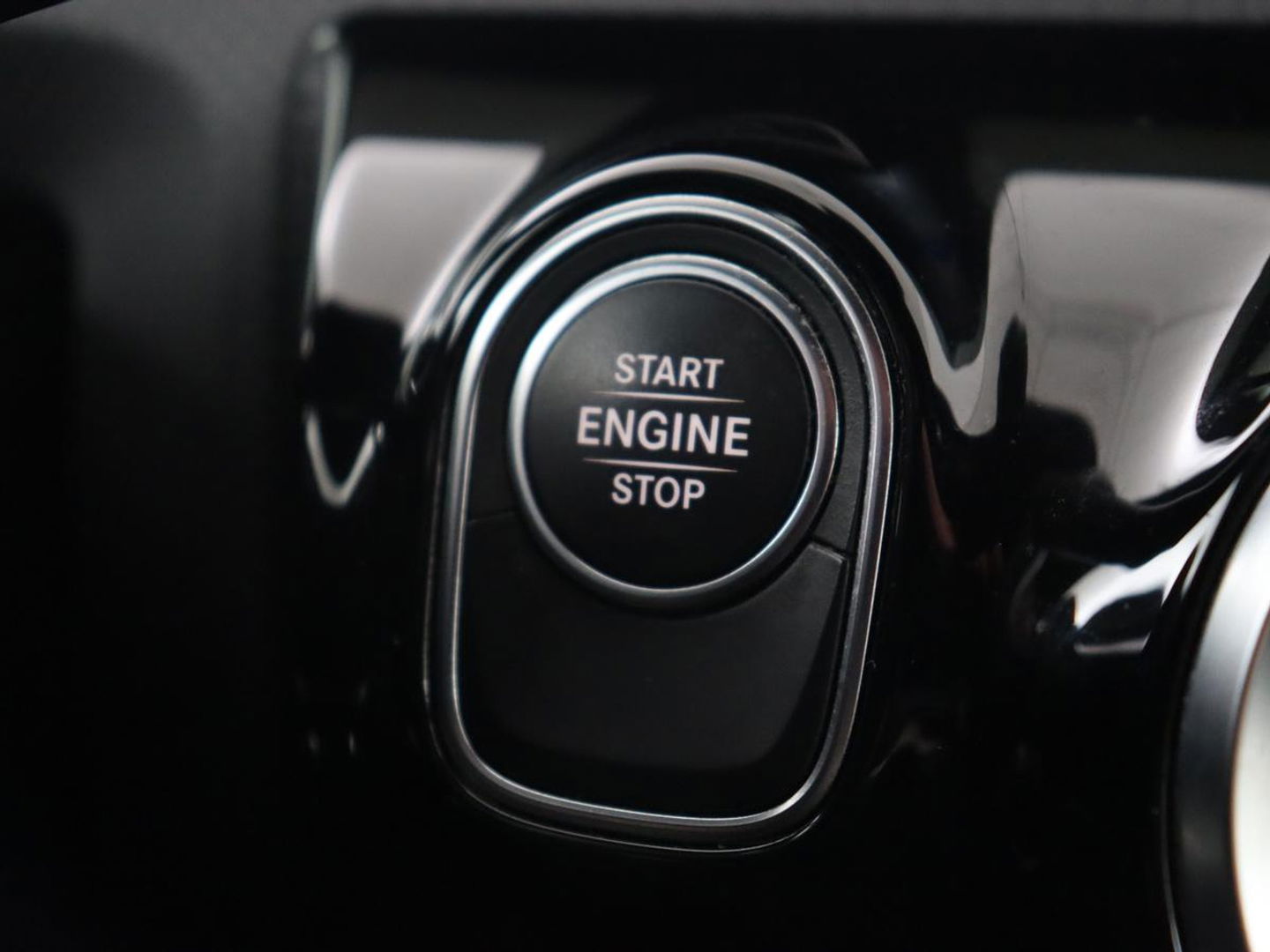 Mercedes-Benz A-Klasse 250e AMG Limited | Carplay | Stoelverwarming | Leder/Alcantara | Widescreen | Sfeerverlichting | Navigatie | Camera | Full LED | Park Assist | PHEV | Plug In