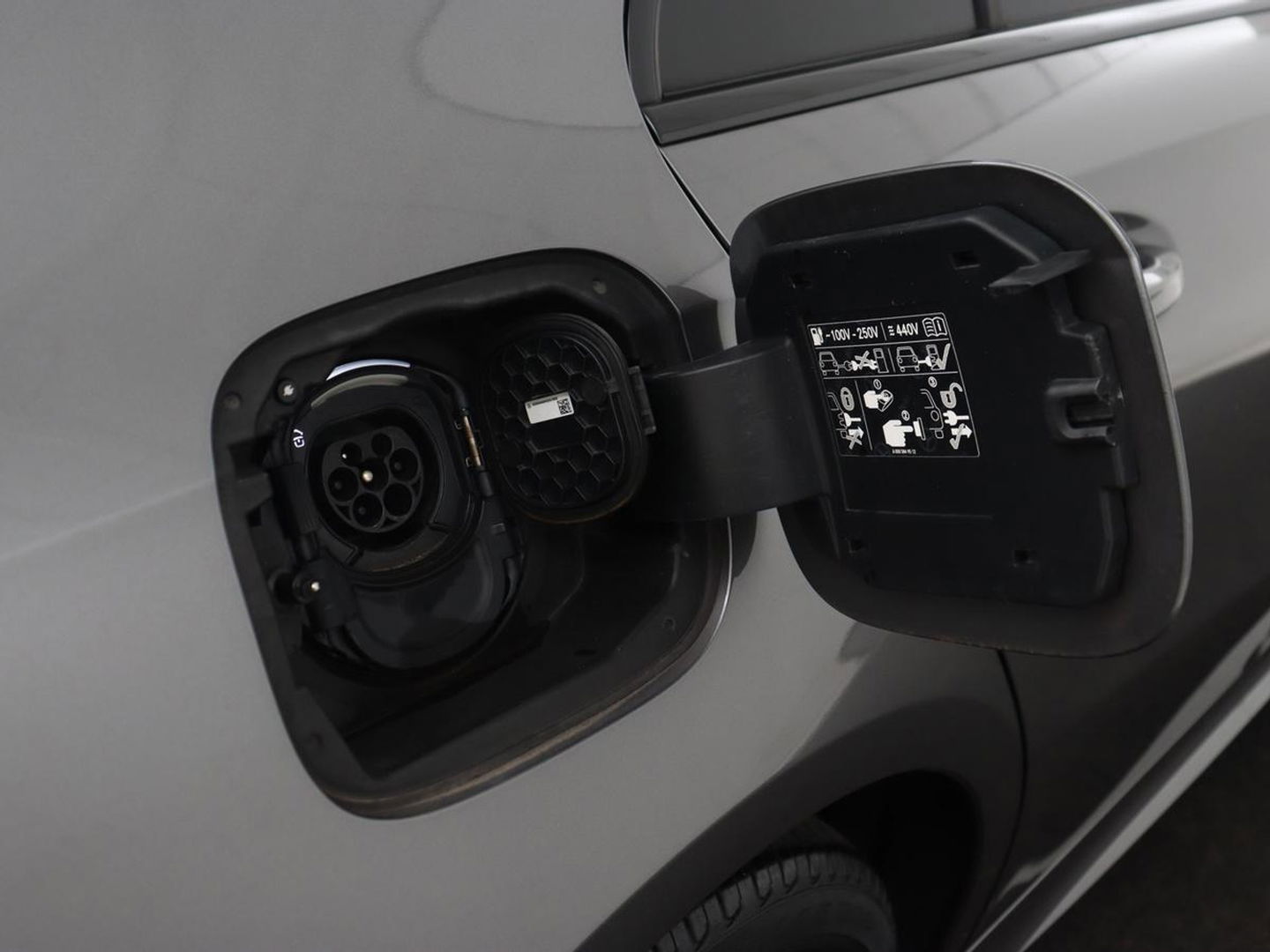 Mercedes-Benz A-Klasse 250e AMG Limited | Carplay | Stoelverwarming | Leder/Alcantara | Widescreen | Sfeerverlichting | Navigatie | Camera | Full LED | Park Assist | PHEV | Plug In