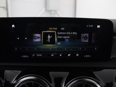 Mercedes-Benz A-Klasse 250e AMG Limited | Carplay | Stoelverwarming | Leder/Alcantara | Widescreen | Sfeerverlichting | Navigatie | Camera | Full LED | Park Assist | PHEV | Plug In