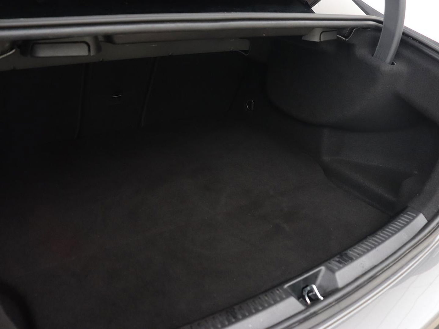 Mercedes-Benz A-Klasse 250e AMG Limited | Carplay | Stoelverwarming | Leder/Alcantara | Widescreen | Sfeerverlichting | Navigatie | Camera | Full LED | Park Assist | PHEV | Plug In