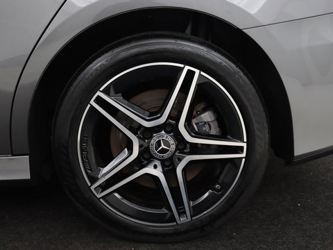 Mercedes-Benz A-Klasse 250e AMG Limited | Carplay | Stoelverwarming | Leder/Alcantara | Widescreen | Sfeerverlichting | Navigatie | Camera | Full LED | Park Assist | PHEV | Plug In