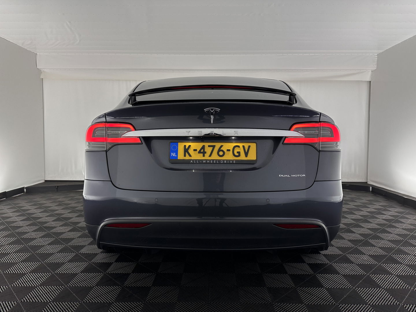 Tesla Model X Long Range [ 3-Fase ] (INCL.BTW) Aut. *PANO-WINDOW | AUTO-PILOT | LEATHER | TOP-VIEW | NAVI-FULLMAP | FULL-LED | AIR-SUSPENSION | DIGI-COCKPIT | KEYLESS | CAMERA | DAB+ | HEATED-COMFORTSEATS | TOWBAR | 20''ALU*