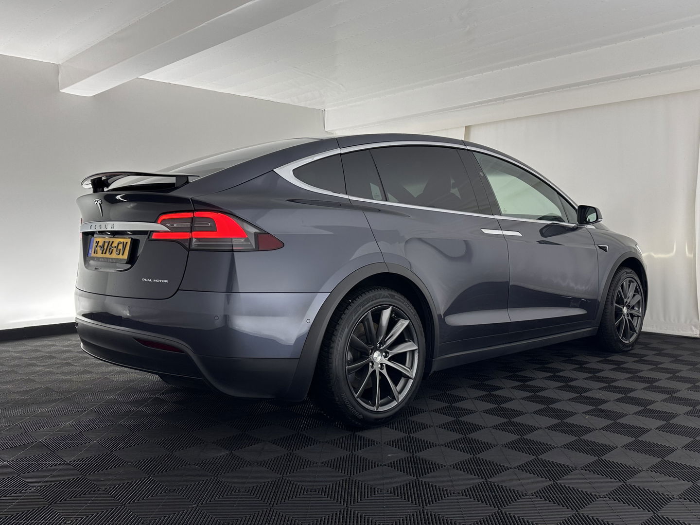 Tesla Model X Long Range [ 3-Fase ] (INCL.BTW) Aut. *PANO-WINDOW | AUTO-PILOT | LEATHER | TOP-VIEW | NAVI-FULLMAP | FULL-LED | AIR-SUSPENSION | DIGI-COCKPIT | KEYLESS | CAMERA | DAB+ | HEATED-COMFORTSEATS | TOWBAR | 20''ALU*