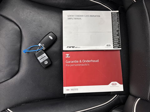 Kia e-Niro ExecutiveLine 64 kWh [ 3-Fase ] {SOH-100%} (INCL-BTW) Aut.*HEATPUMP | LEATHER | FULL-LED | NAVI-FULLMAP | ADAPTIVE-CRUISE | CAMERA | MEMORY-PACK | LANE-ASSIST | HEATED-COMFORTSEATS | SHIFTPADDLES | KEYLESS | DIGI-COCKPIT | PRIVACYGLAS