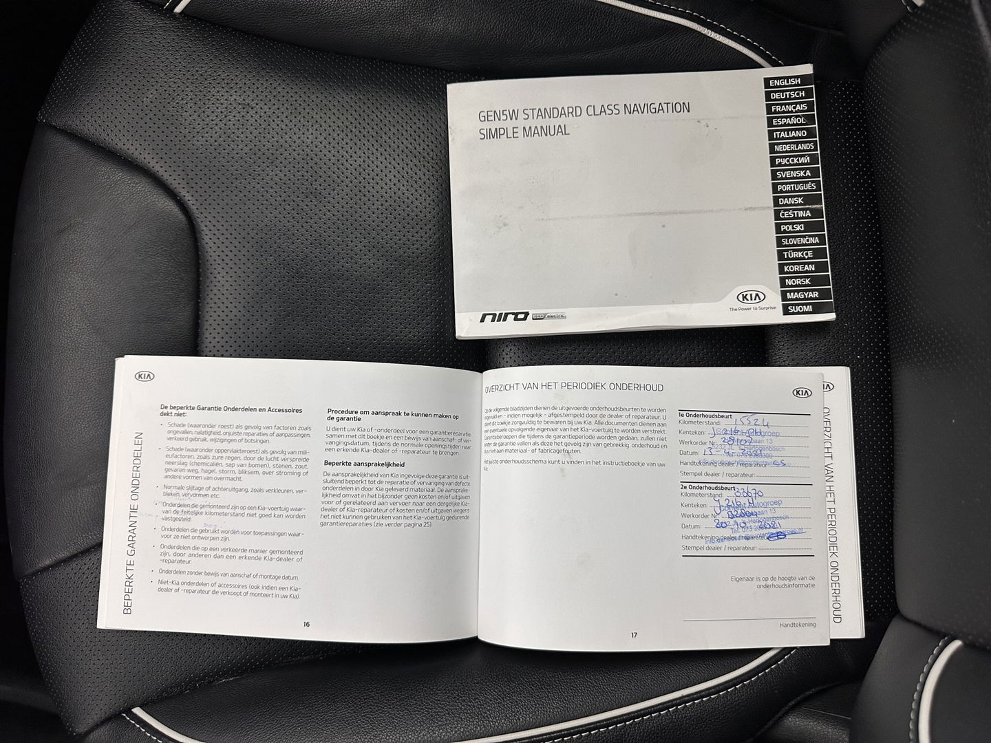 Kia e-Niro ExecutiveLine 64 kWh [ 3-Fase ] {SOH-100%} (INCL-BTW) Aut.*HEATPUMP | LEATHER | FULL-LED | NAVI-FULLMAP | ADAPTIVE-CRUISE | CAMERA | MEMORY-PACK | LANE-ASSIST | HEATED-COMFORTSEATS | SHIFTPADDLES | KEYLESS | DIGI-COCKPIT | PRIVACYGLAS